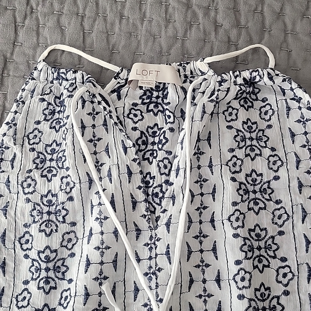 Loft Sleeveless Summer Top - Picture 2 of 8